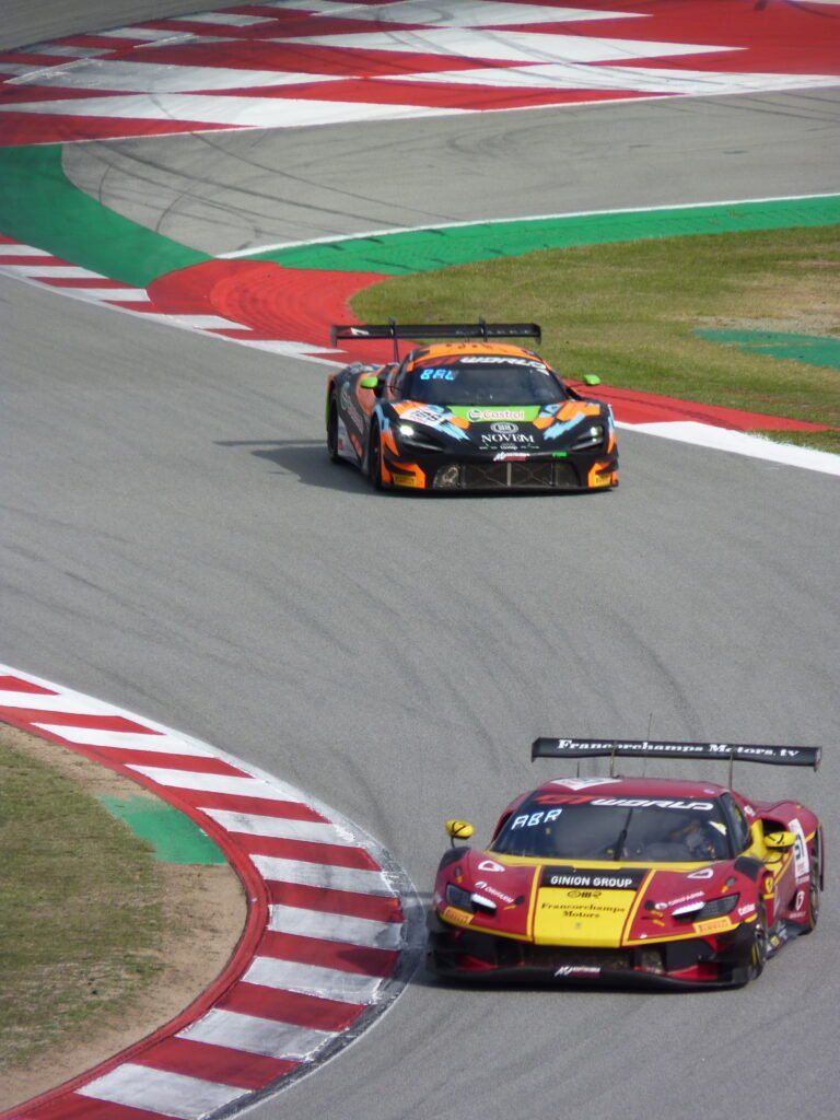 ferrari cmalren turn 12 barcelona gtwc