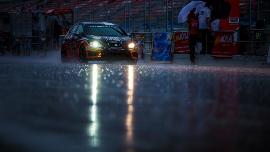 Seat Cupra at Pit-lane of 24H barcelona